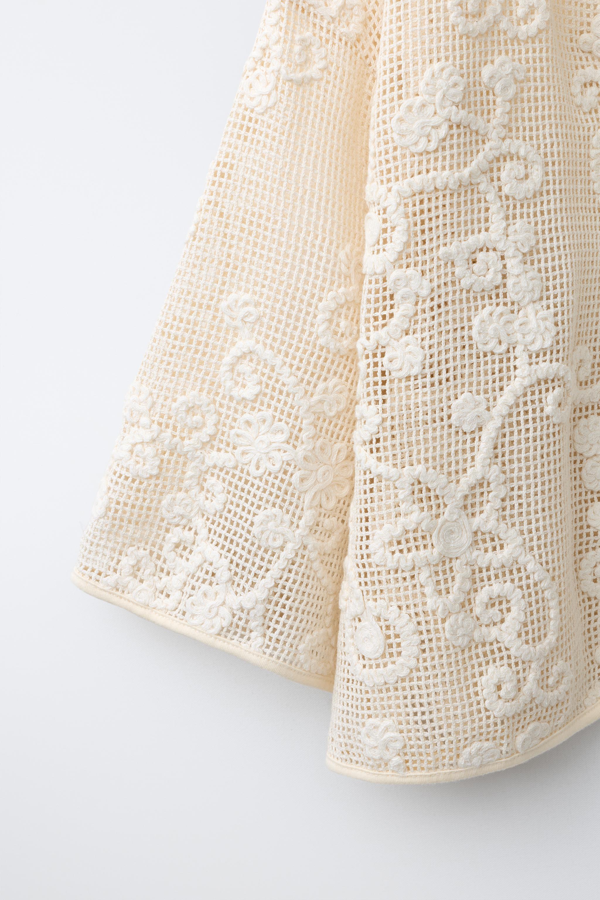 KIMONO À FLEURS BRODÉES
